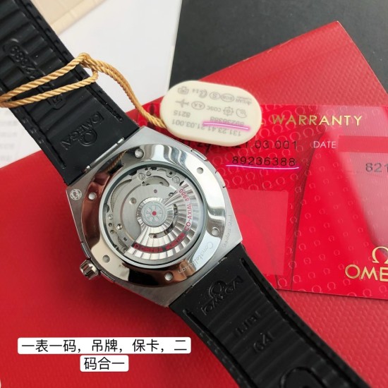 2022年の大ヒット商品！全く新しいオメガ（OMEGA）「Constellation Gents」コンステレーション ジェンツ シリーズ。新しいシチズン（Citizen）ムーブメントを搭載した、高品質で超お手頃価格の又一代表作です。サファイアガラスの防かすりガラス ミラー面で、時刻の読み取りがはっきりします。防水性能は抜群で、安心して泳ぐことができます! 316Lステンレス スチールの時計ケースで、同じ材質のブレスレットはCNCカッティング技術を採用しており、ケースの形状と接続部分が完璧にマッチしています