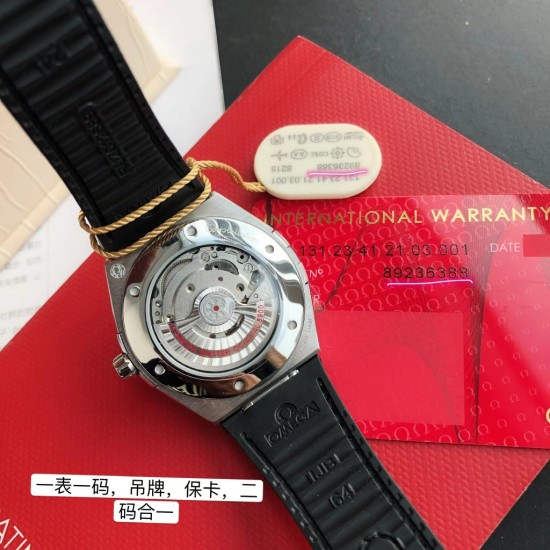 2022年の大ヒット商品！全く新しいオメガ（OMEGA）「Constellation Gents」コンステレーション ジェンツ シリーズ。新しいシチズン（Citizen）ムーブメントを搭載した、高品質で超お手頃価格の又一代表作です。サファイアガラスの防かすりガラス ミラー面で、時刻の読み取りがはっきりします。防水性能は抜群で、安心して泳ぐことができます! 316Lステンレス スチールの時計ケースで、同じ材質のブレスレットはCNCカッティング技術を採用しており、ケースの形状と接続部分が完璧にマッチしています